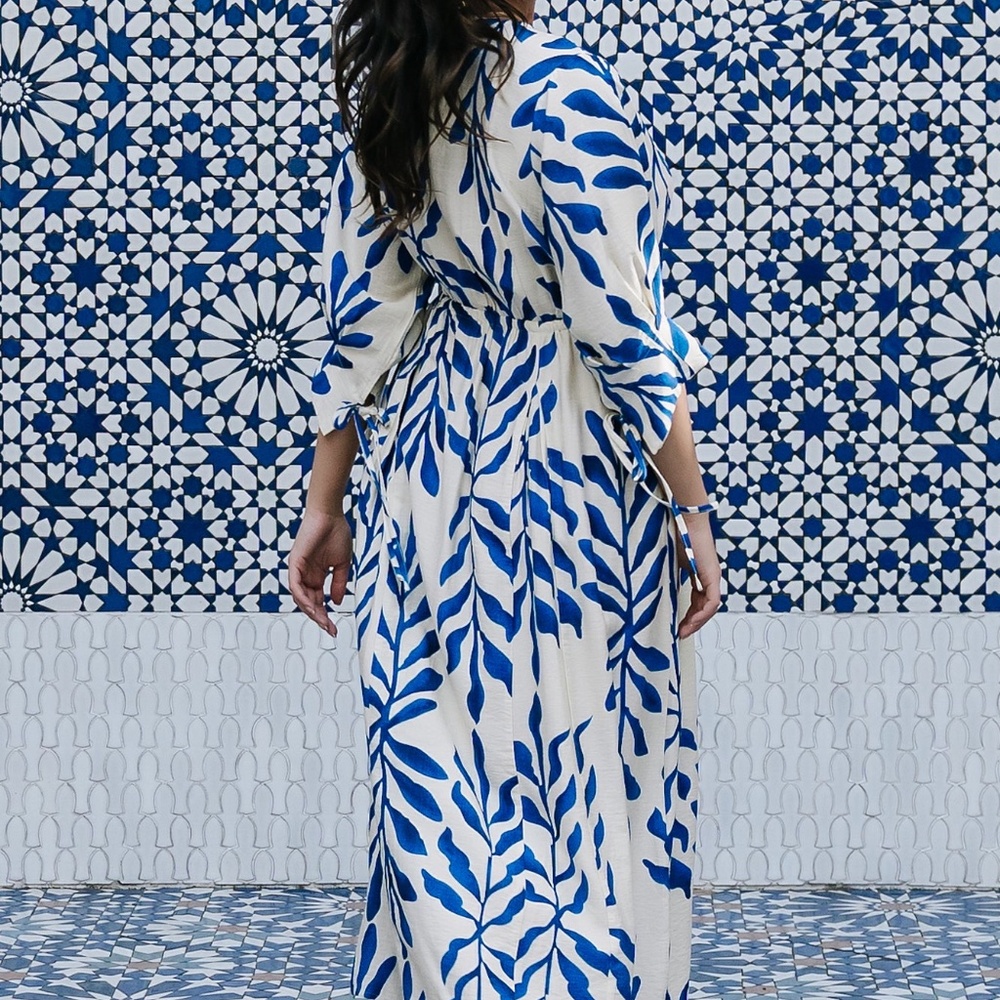 Baltic Born Málaga Midi Dress | Cobalt Print Size LL - Picture 5 of 5